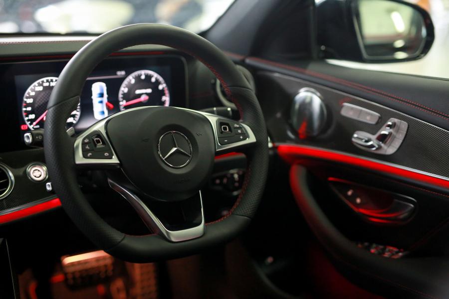 Панель приборов Mercedes-AMG E43 4Matic 2017 года  (MY) (фото 5 из 22)